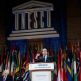 الرئيس الفرنسي (فرانسوا هولاند) يُكرَّم بجائزة اليونسكو للسلام تقديراً لسياساته في أفريقيا